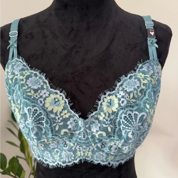 Victoria's Secret Blue Floral Lace Unlined Bra 36DDD NWT - Picture 1 of 5
